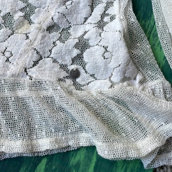 Gifted Abercrombie & Fitch Polka dot TOP - Small spot bottom left - Picture 3 of 5